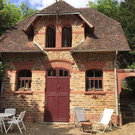 Gite Les Ecuries Du Manoir De Benedicte Cahan Exteriér fotografie