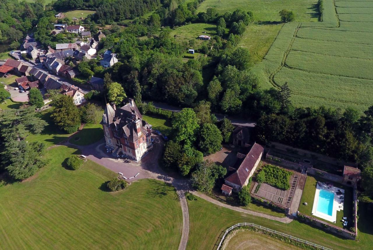 Gite Les Ecuries Du Manoir De Benedicte Cahan Exteriér fotografie